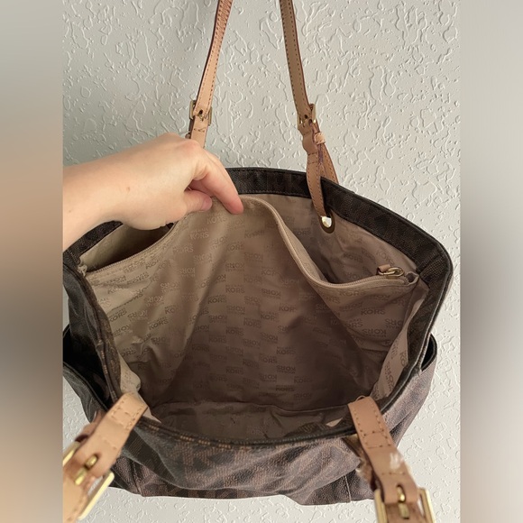 Michael kors purse - Picture 8 of 13